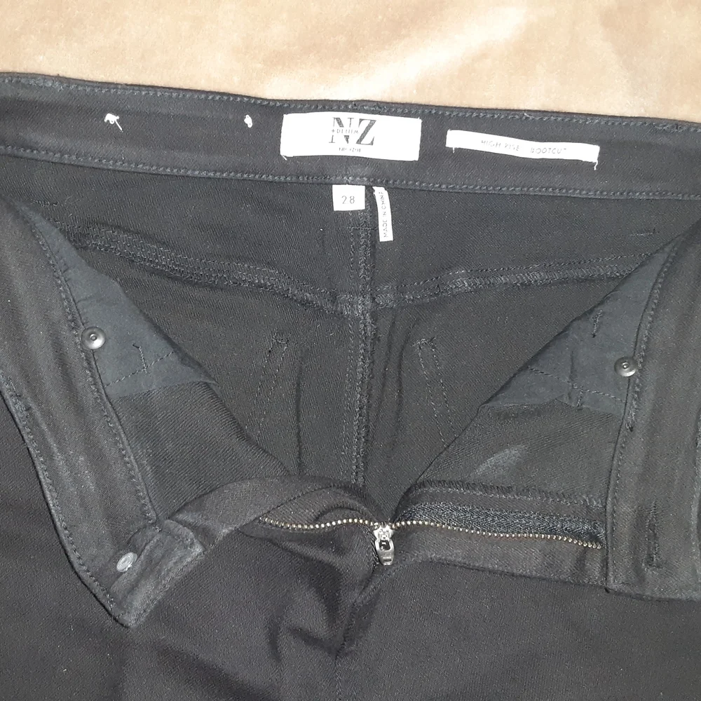 Women's High Rise Black Jeans - Picture 3 of 6